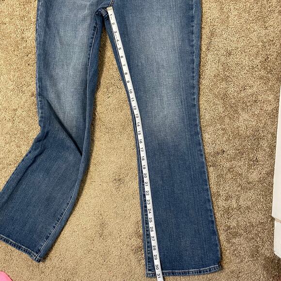 Levi's Women’s Relaxed Boot Cut Jeans Size 29 - Picture 6 of 11